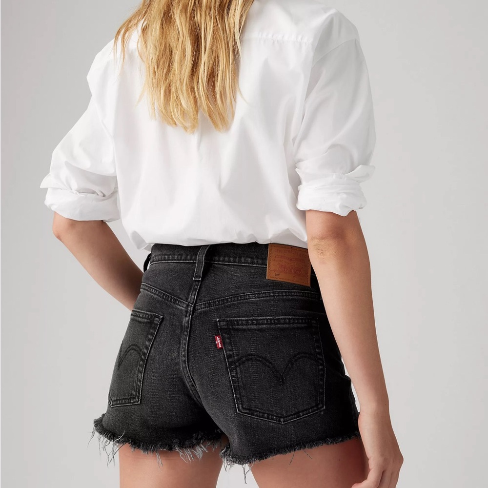 501 ORIGINAL FIT HIGH RISE BLACK LEVI SHORTS SIZE 28